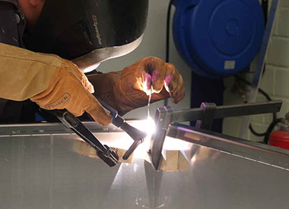 Heften der Blechteile nach EN ISO 9606-2