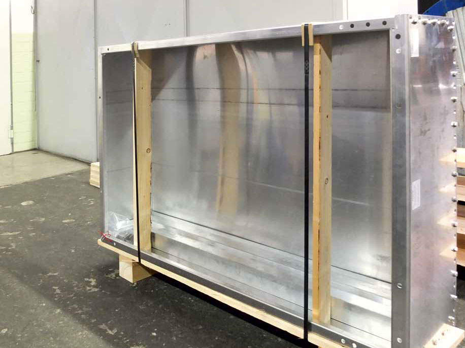 Platzsparende, stehende Lieferung der TROWAtech-Ölauffangwannen 